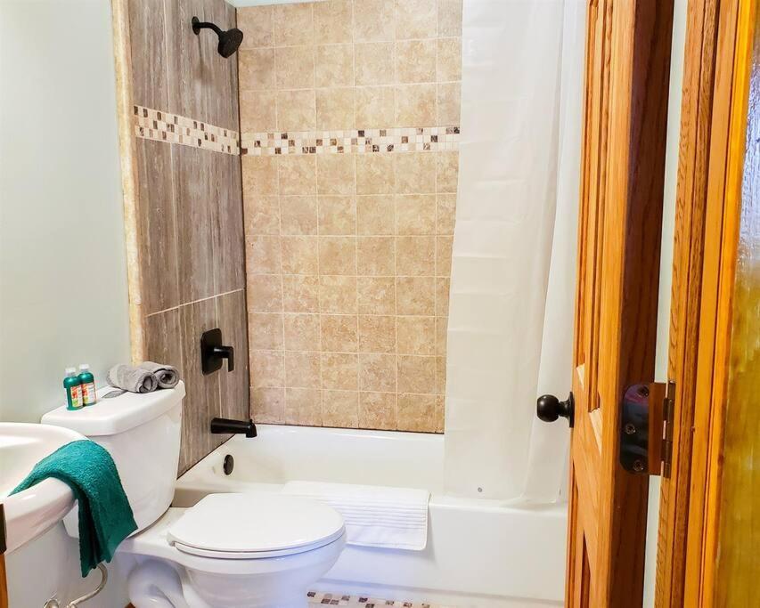 Fall Getaway Resort-3 King Suites, Dog-Friendly Seeley Exteriör bild