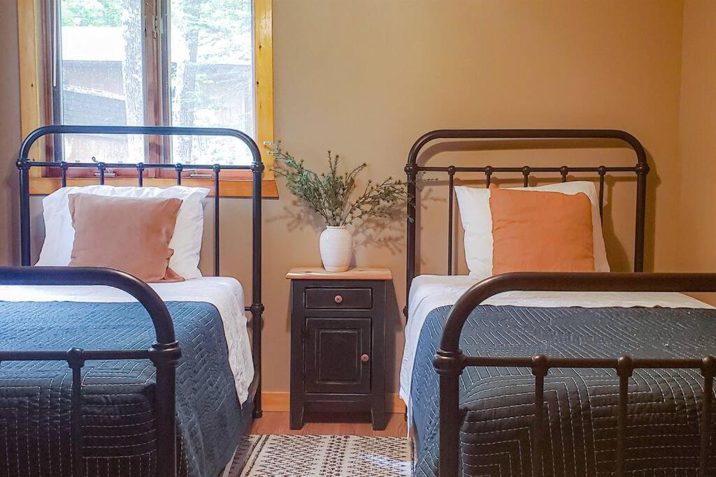 Fall Getaway Resort-3 King Suites, Dog-Friendly Seeley Exteriör bild