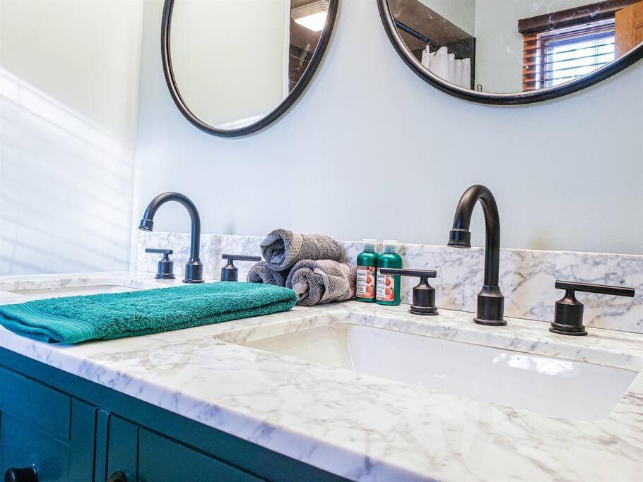 Fall Getaway Resort-3 King Suites, Dog-Friendly Seeley Exteriör bild